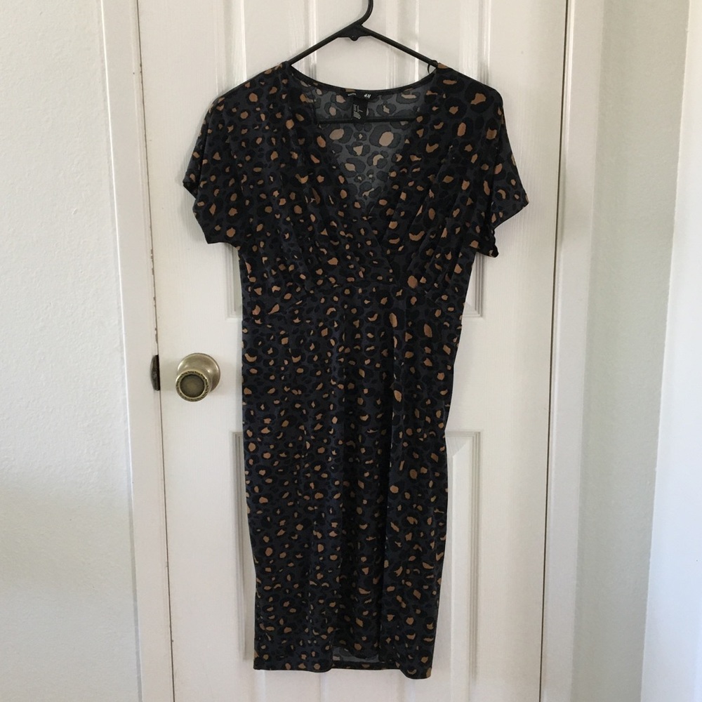 Leopard Print form-fitted H&M Maternity Dress